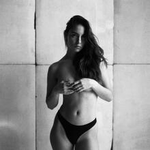  Nude