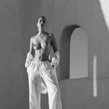  Nude