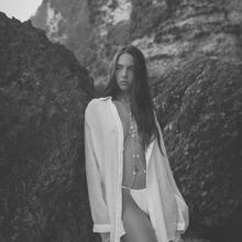 Nude