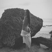  Nude