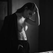  Nude