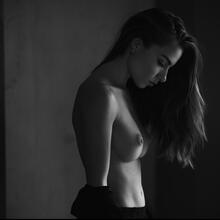  Nude