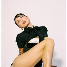  Nude