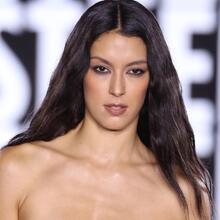  Nude