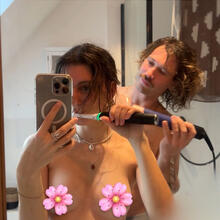  Nude