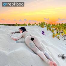  Nude