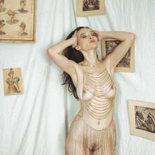  Nude