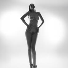  Nude