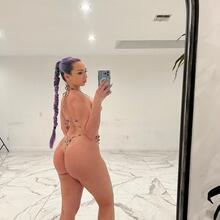  Nude