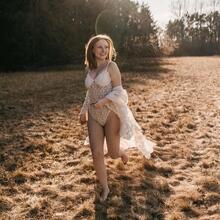  Nude