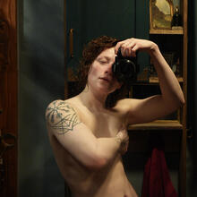  Nude