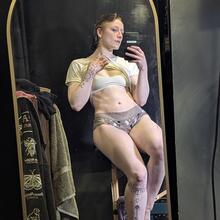  Nude