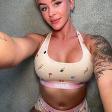 Nude