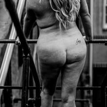  Nude