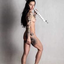  Nude