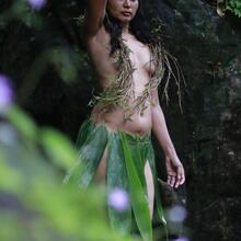  Nude