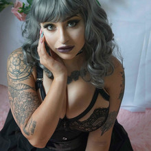  Nude