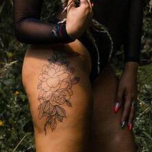  Nude
