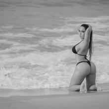  Nude