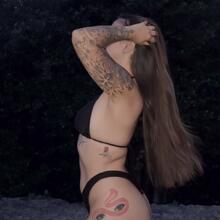  Nude