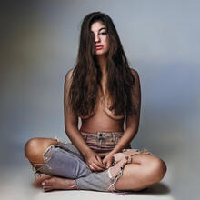  Nude