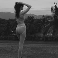  Nude