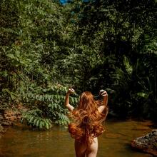  Nude