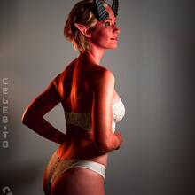  Nude