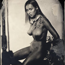  Nude