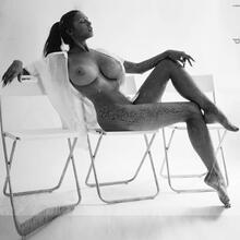  Nude