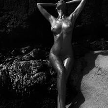  Nude