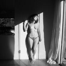  Nude