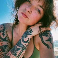  Nude