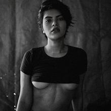  Nude