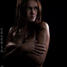  Nude