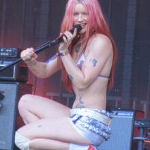  Nude