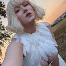  Nude