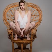  Nude