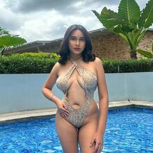  Nude