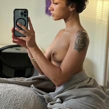  Nude