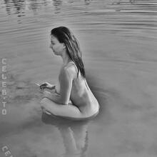  Nude