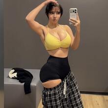  Nude