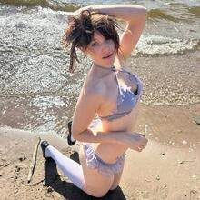  Nude