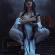  Nude