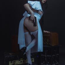  Nude