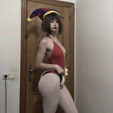 Nude