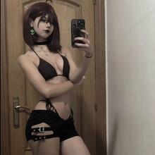  Nude