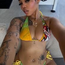  Nude