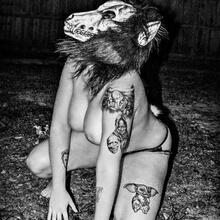  Nude