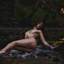  Nude